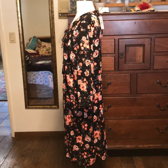 Black Flowered Romper - Picture 7 of 7